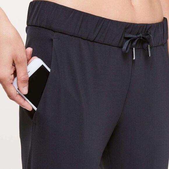 LULULEMON Black On The Fly Crop *23" (Second Release) Size 4 - Picture 4 of 10